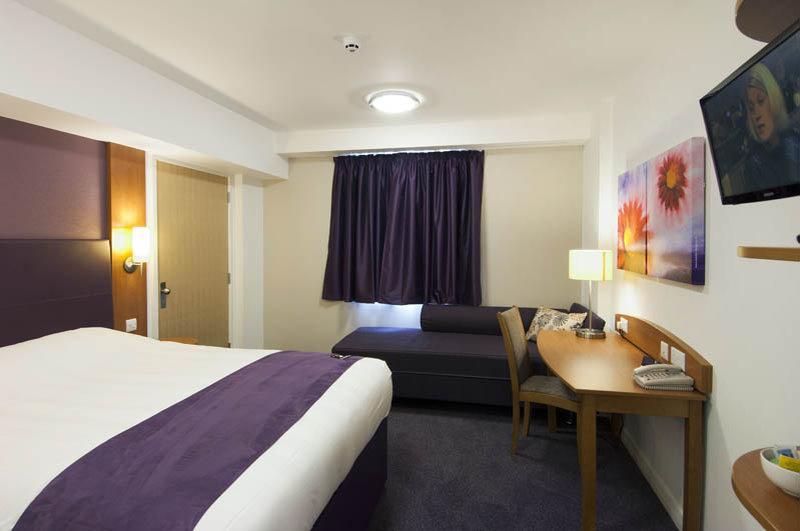 Premier Inn Portsmouth Horndean Exterior photo