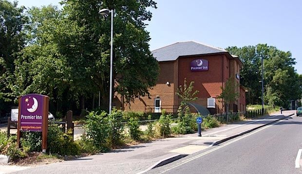 Premier Inn Portsmouth Horndean Exterior photo